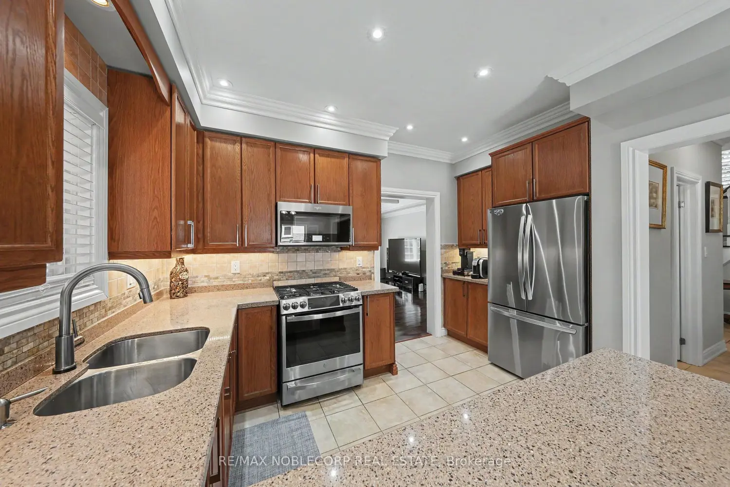 37 Christensen Avenue photo 4