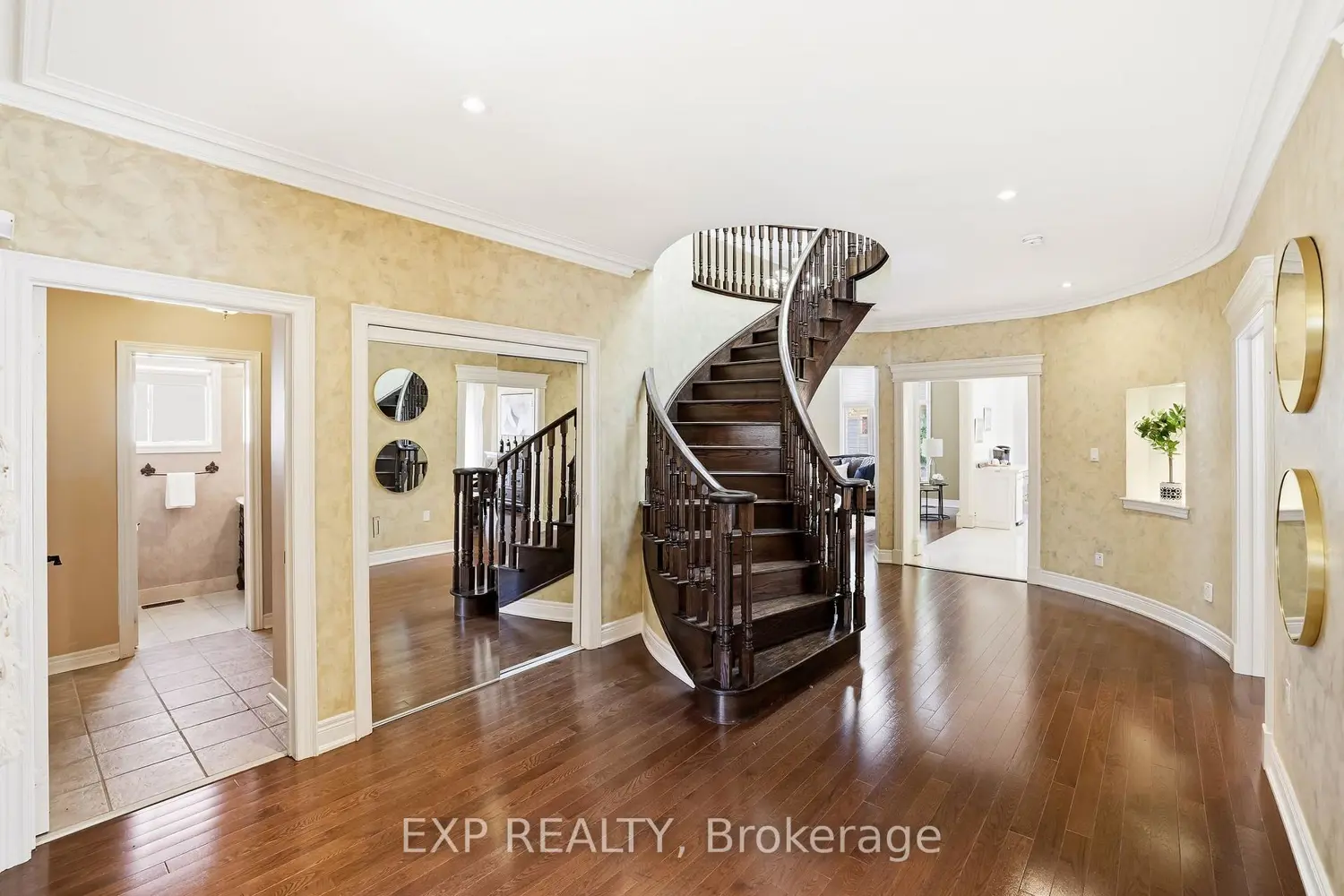 467 Delaney Drive photo 4