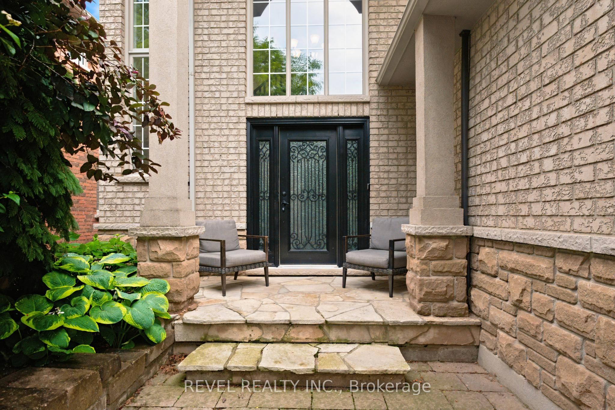 207 Valridge Drive, Hamilton, ON, L9G 4Y4 photo 2