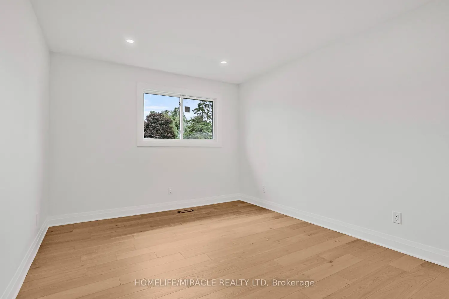 357 Simon Street photo 2