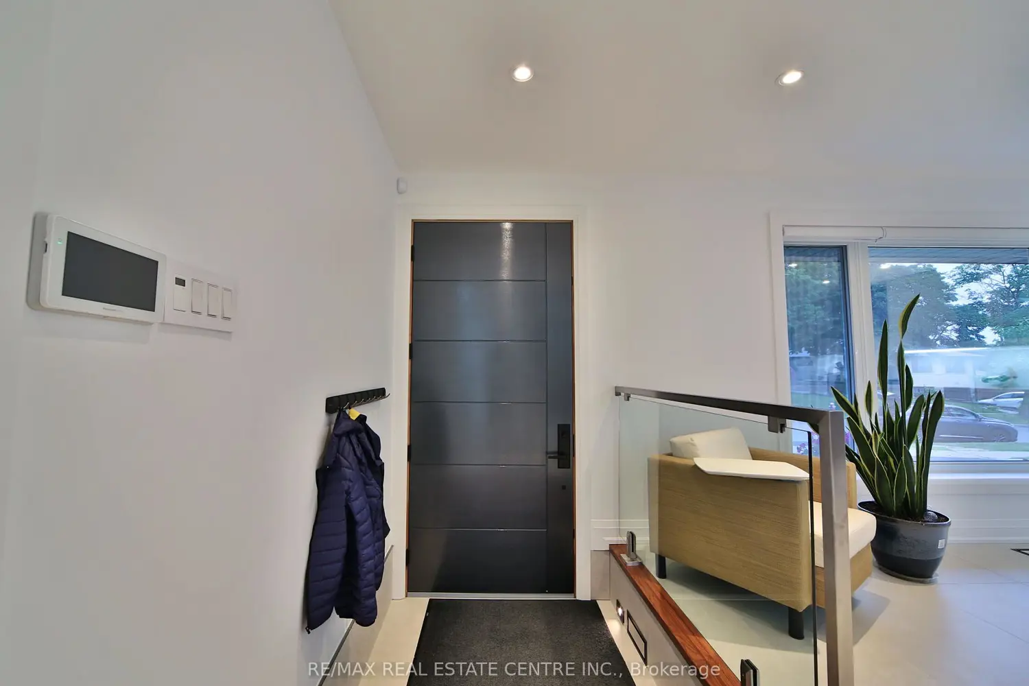3158 Valmarie Avenue photo 2