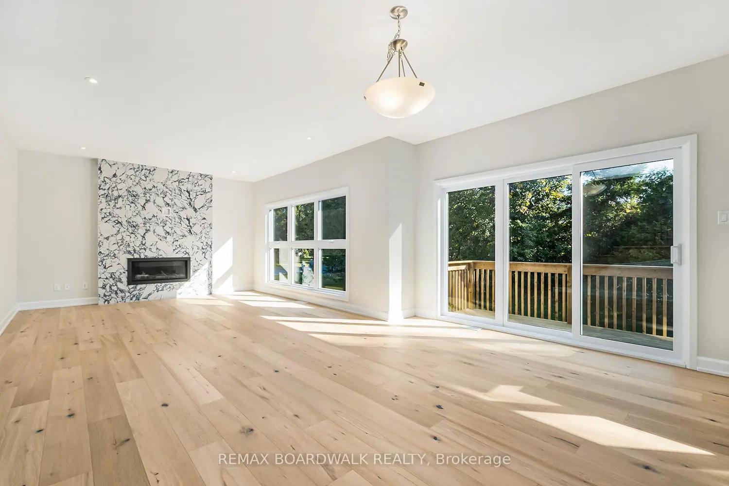 1064 Chablis Crescent photo 3