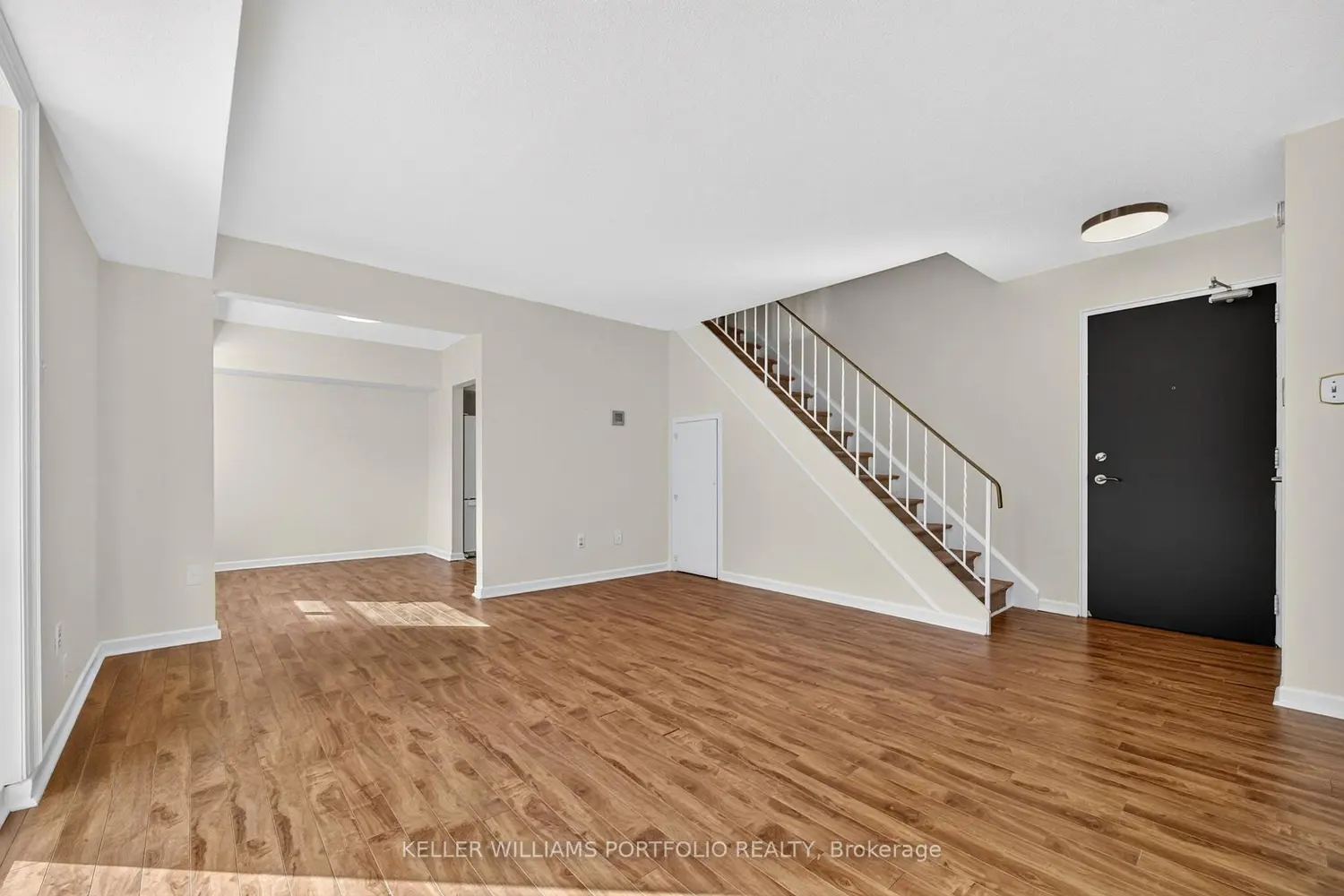 483 Claridge Road 11 photo 3