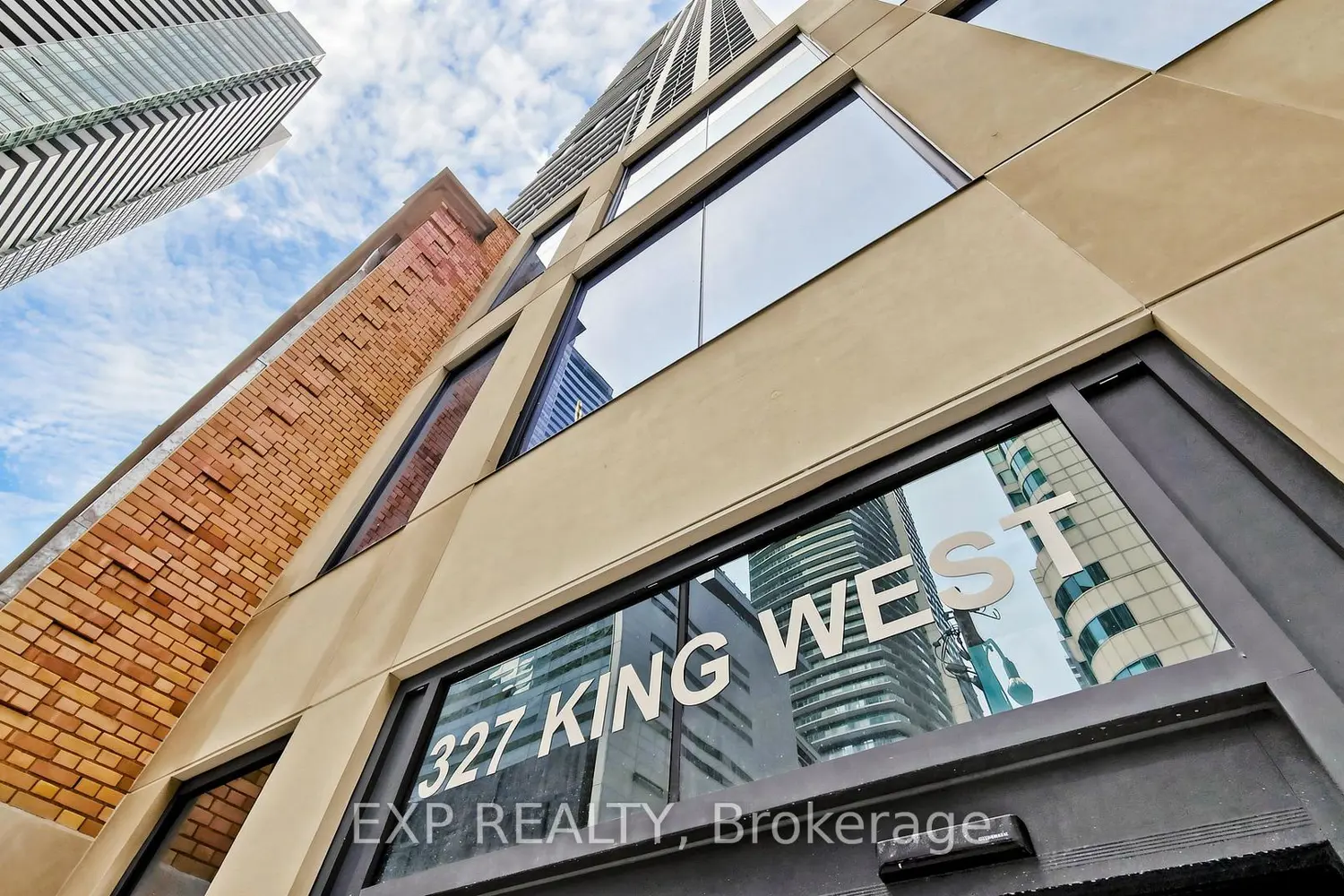 327 King Street 601 photo 4