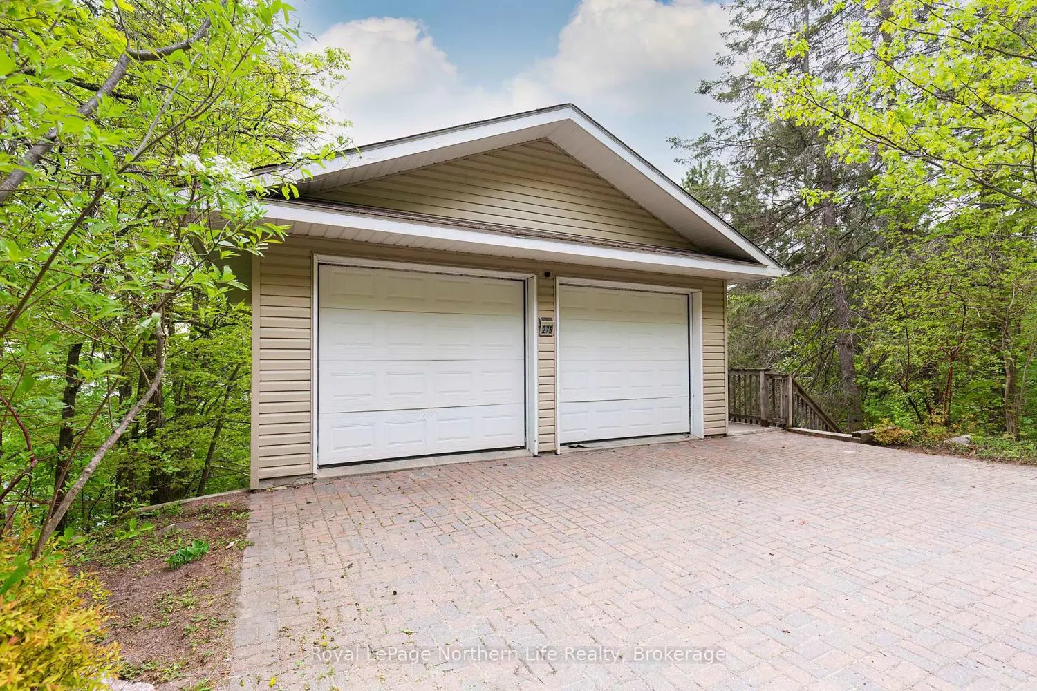 275 Northshore Road photo 2