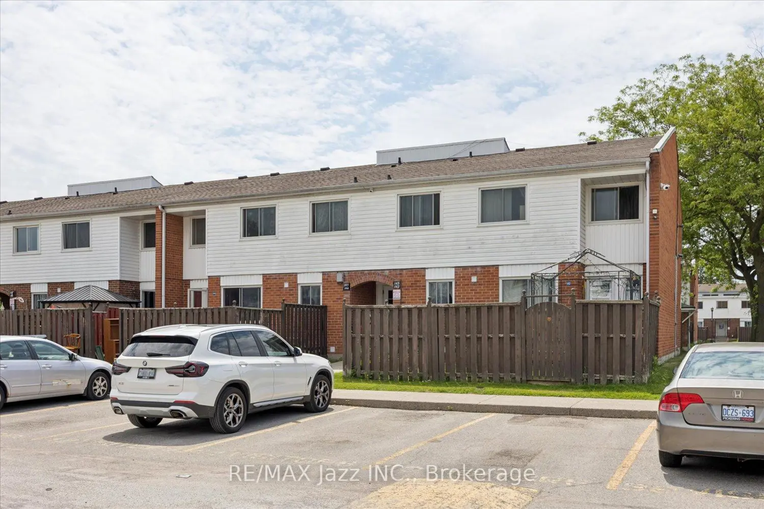 1010 Glen Street 144 photo 2