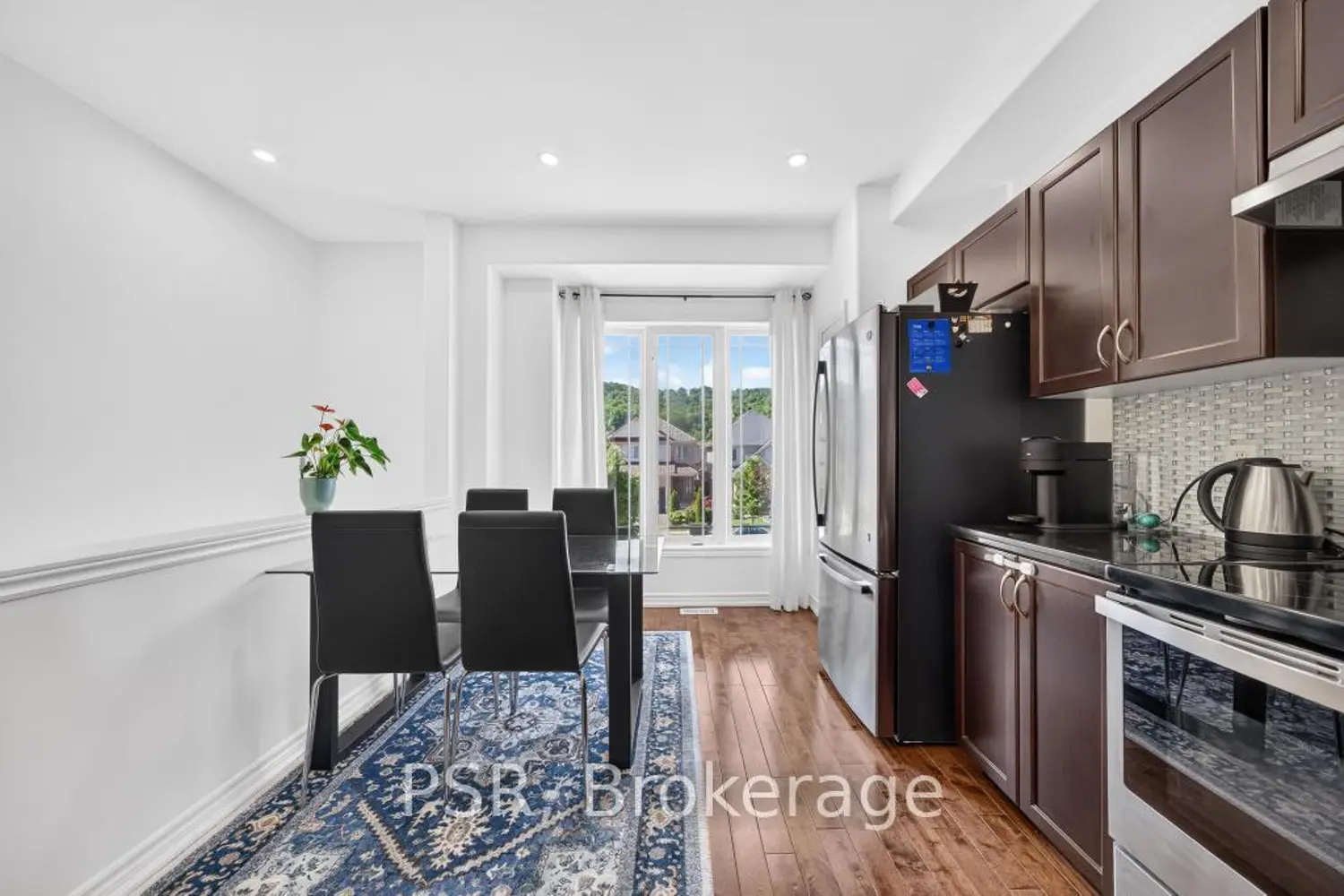 115 Willow Lane photo 3