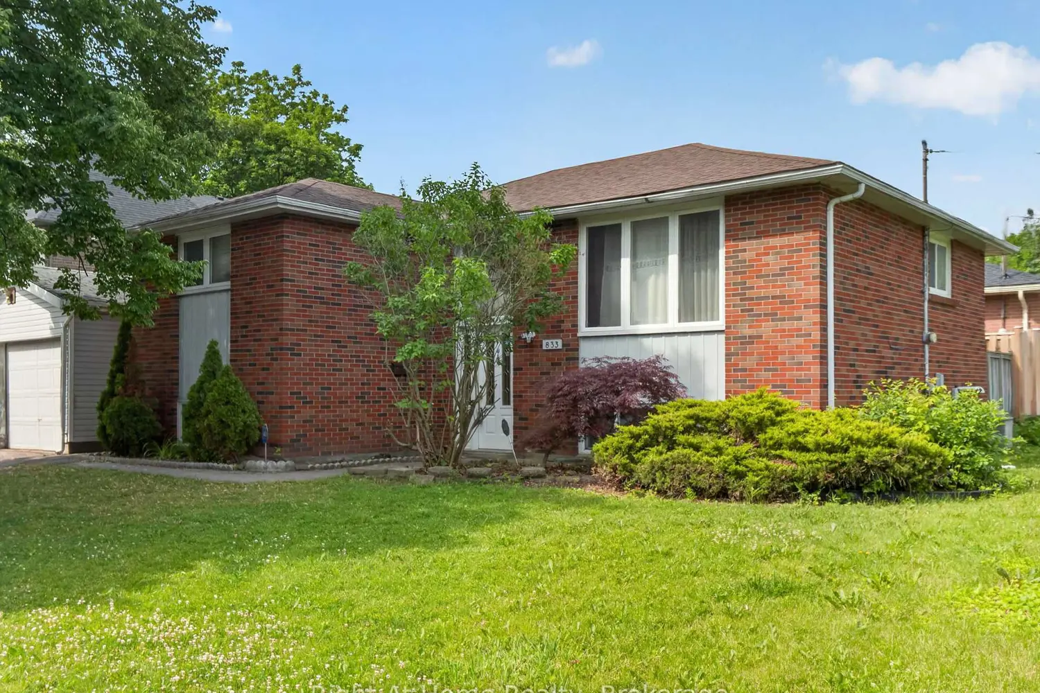 833 Vicki Drive photo 2