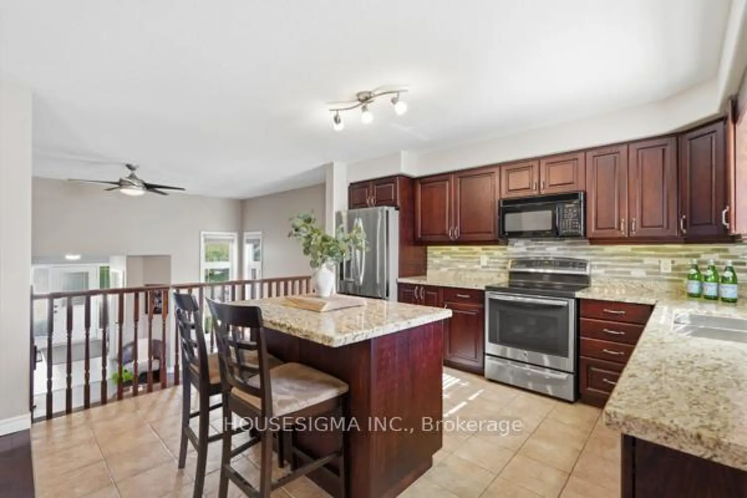 28 Roth Avenue photo 2