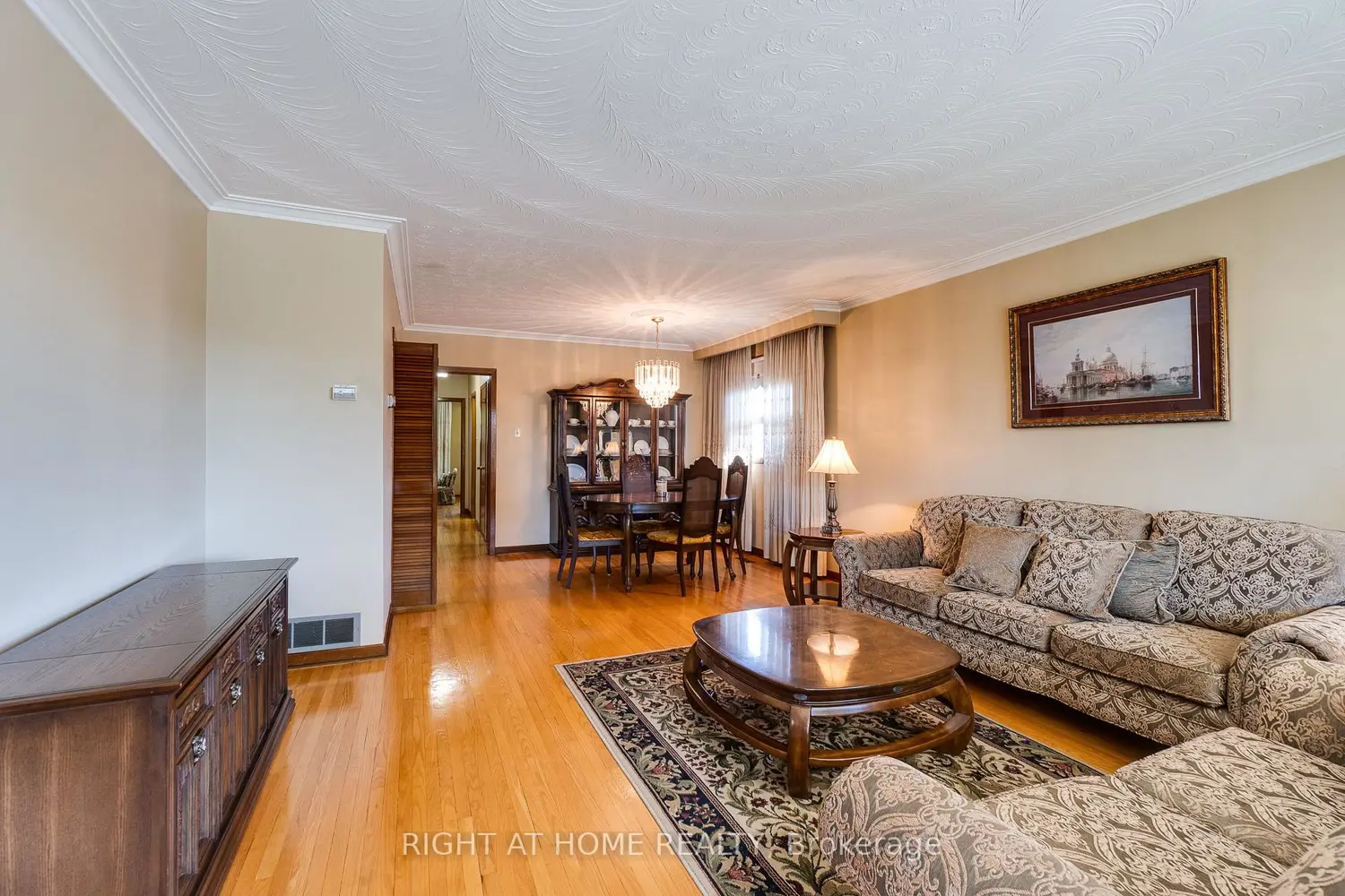 1197 Shamir Crescent photo 4