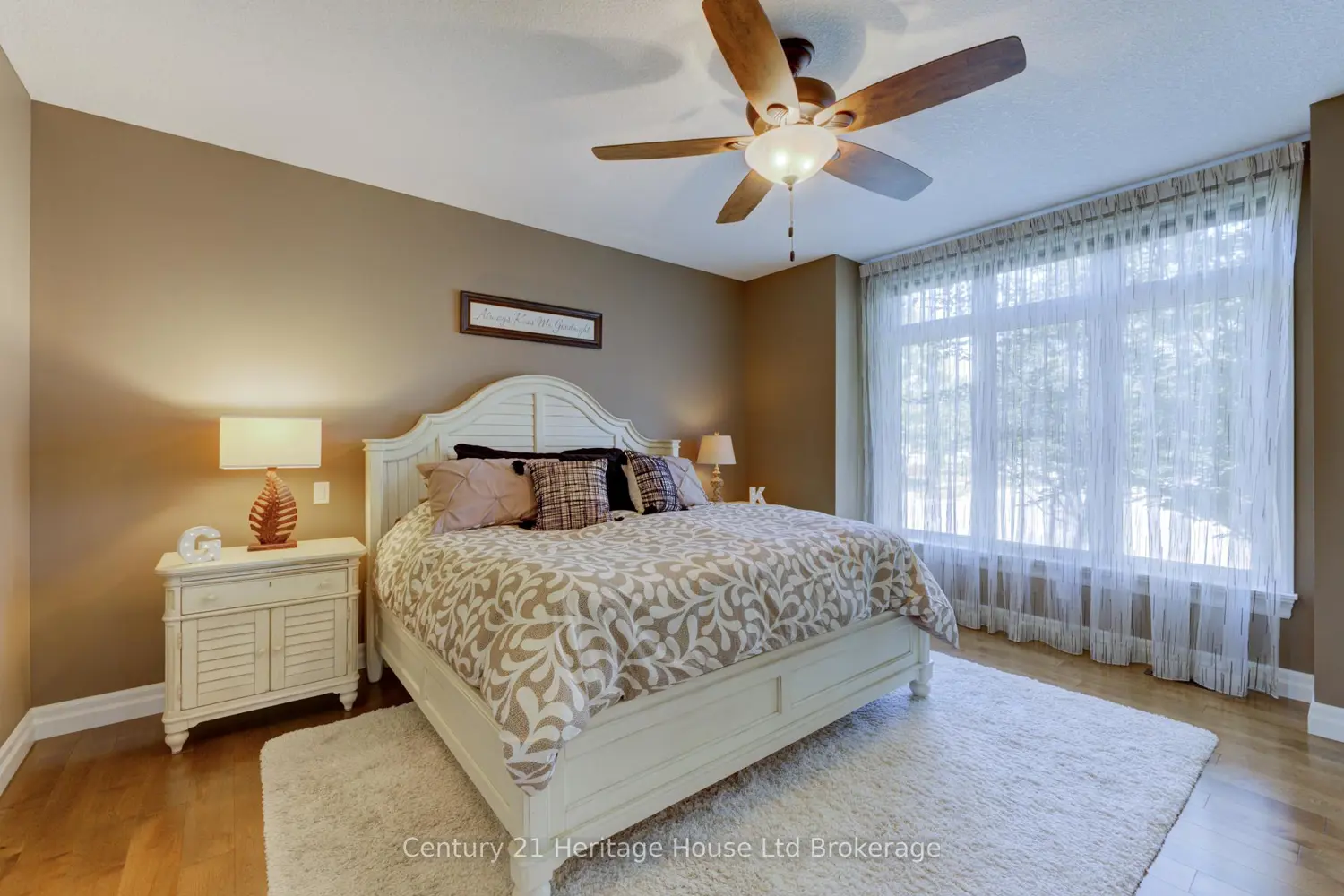 563 Lakeview Drive photo 5