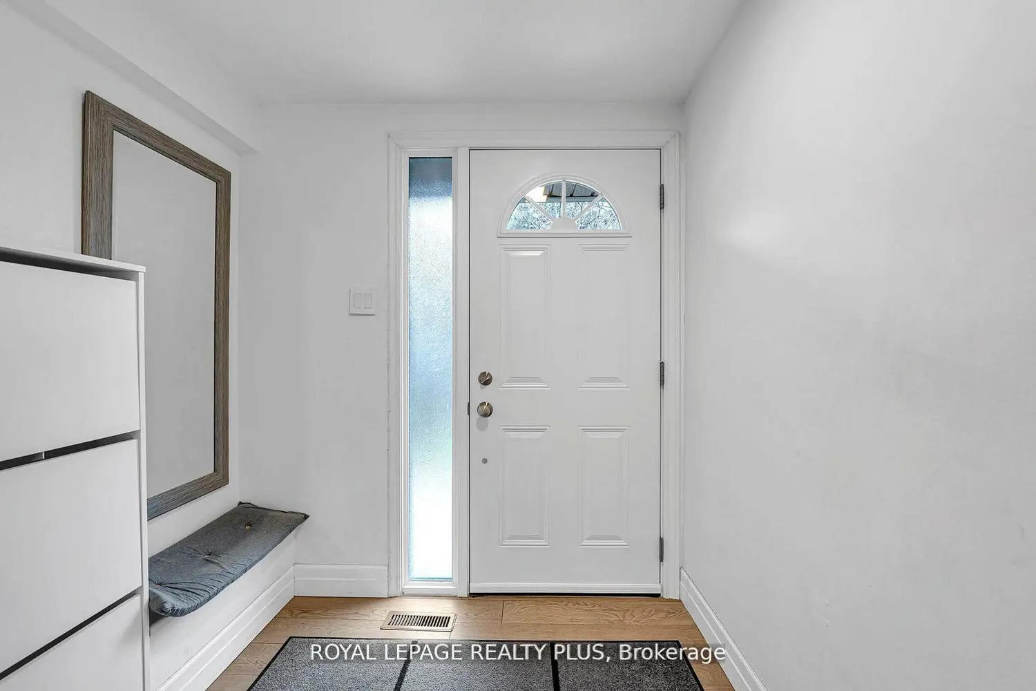 1755 Rathburn Road 20 photo 3