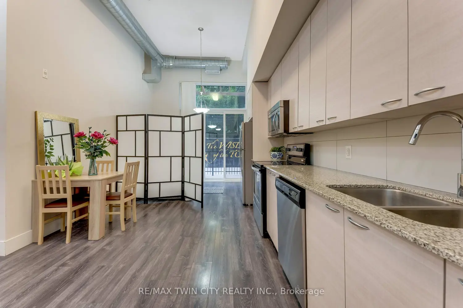 253 Albert Street 103 photo 4