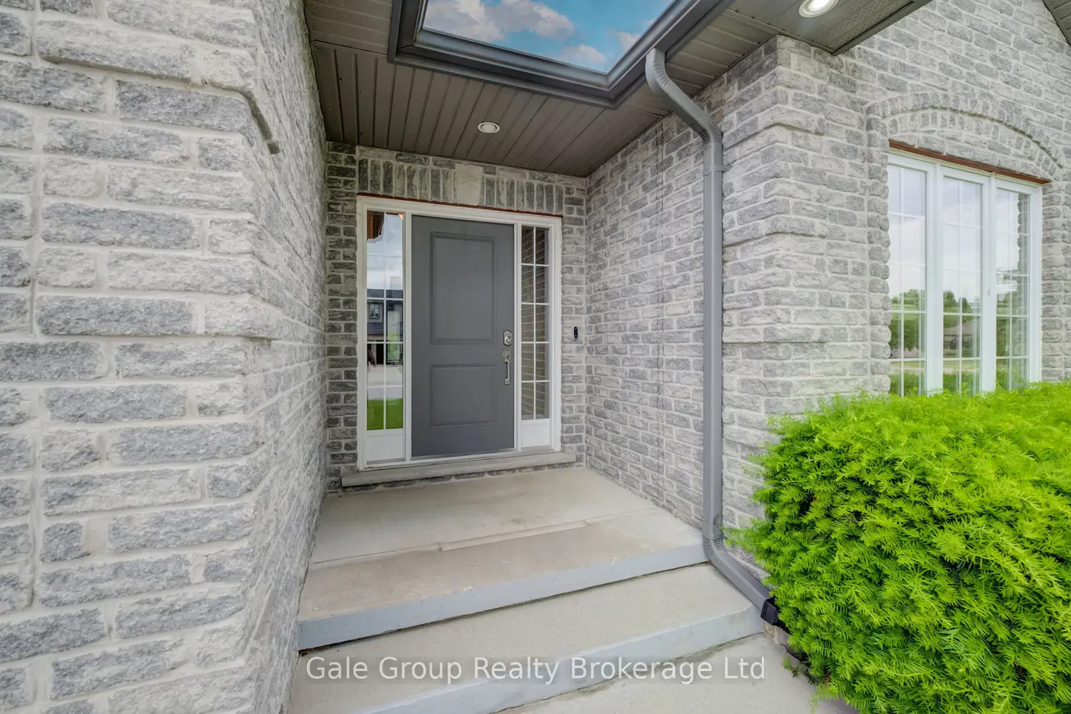 47 Graydon Drive photo 2