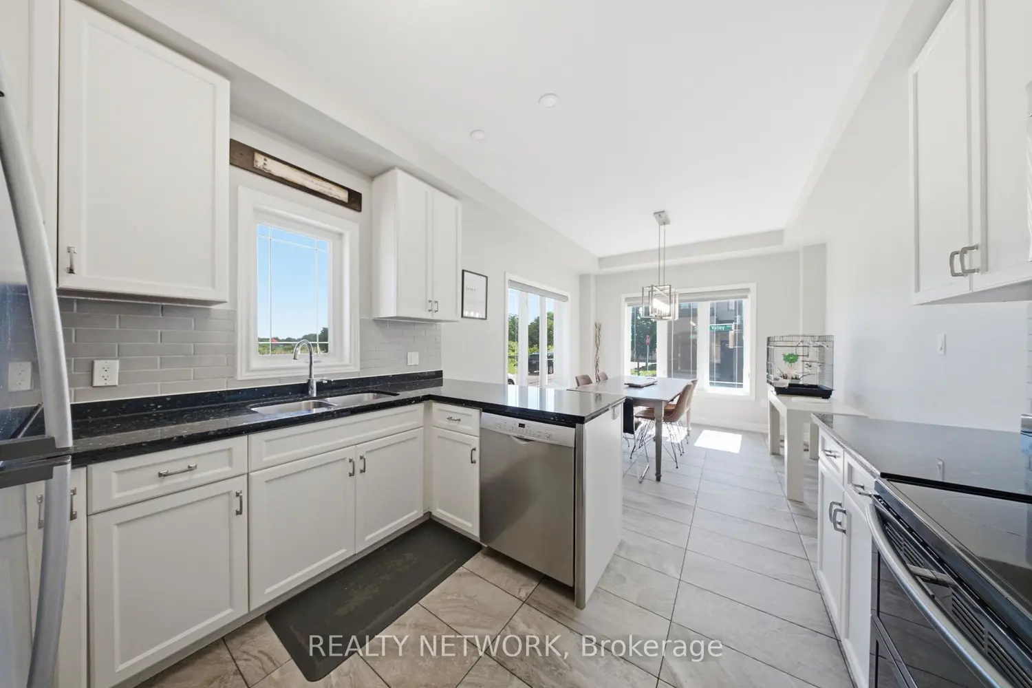 104 Sonoma Valley Crescent photo 4