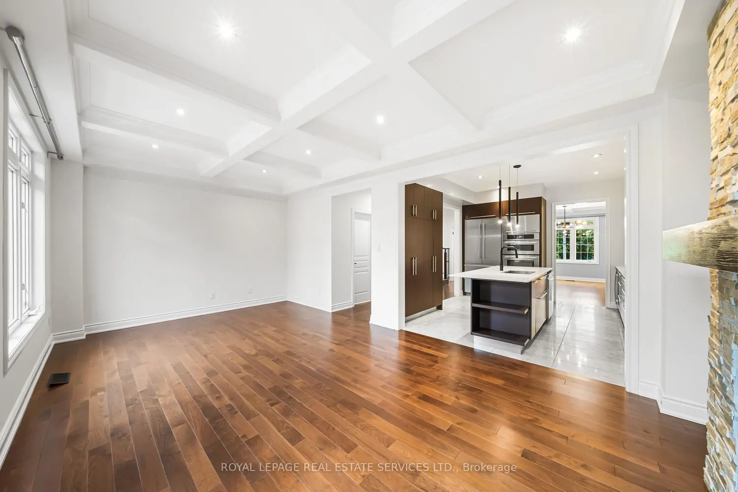 2083 Grange Drive photo 2