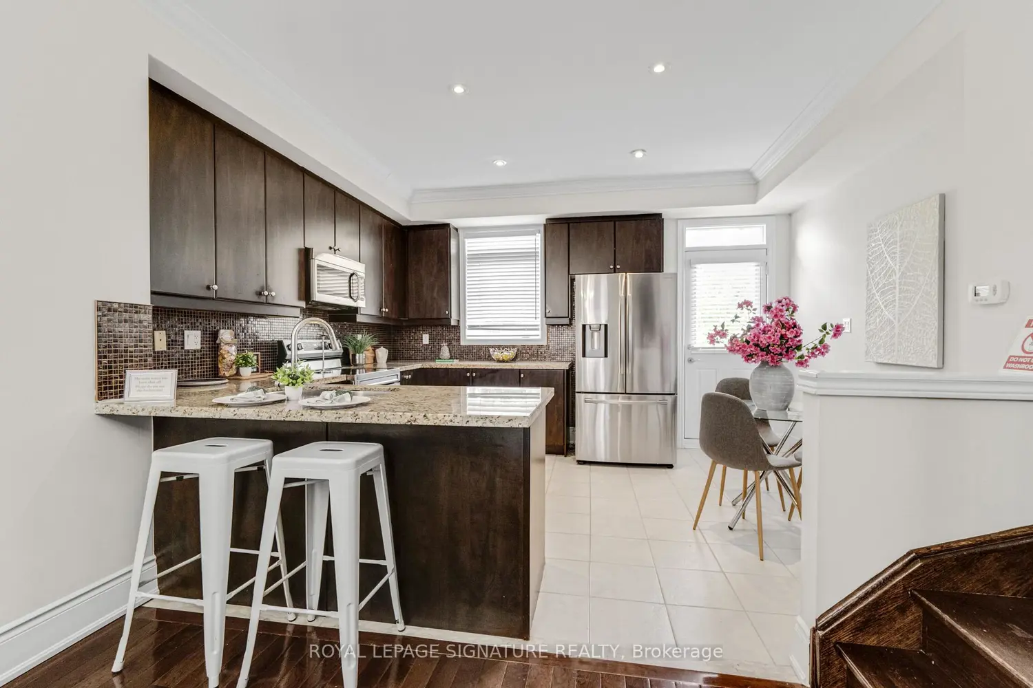 9 Streight Lane photo 5