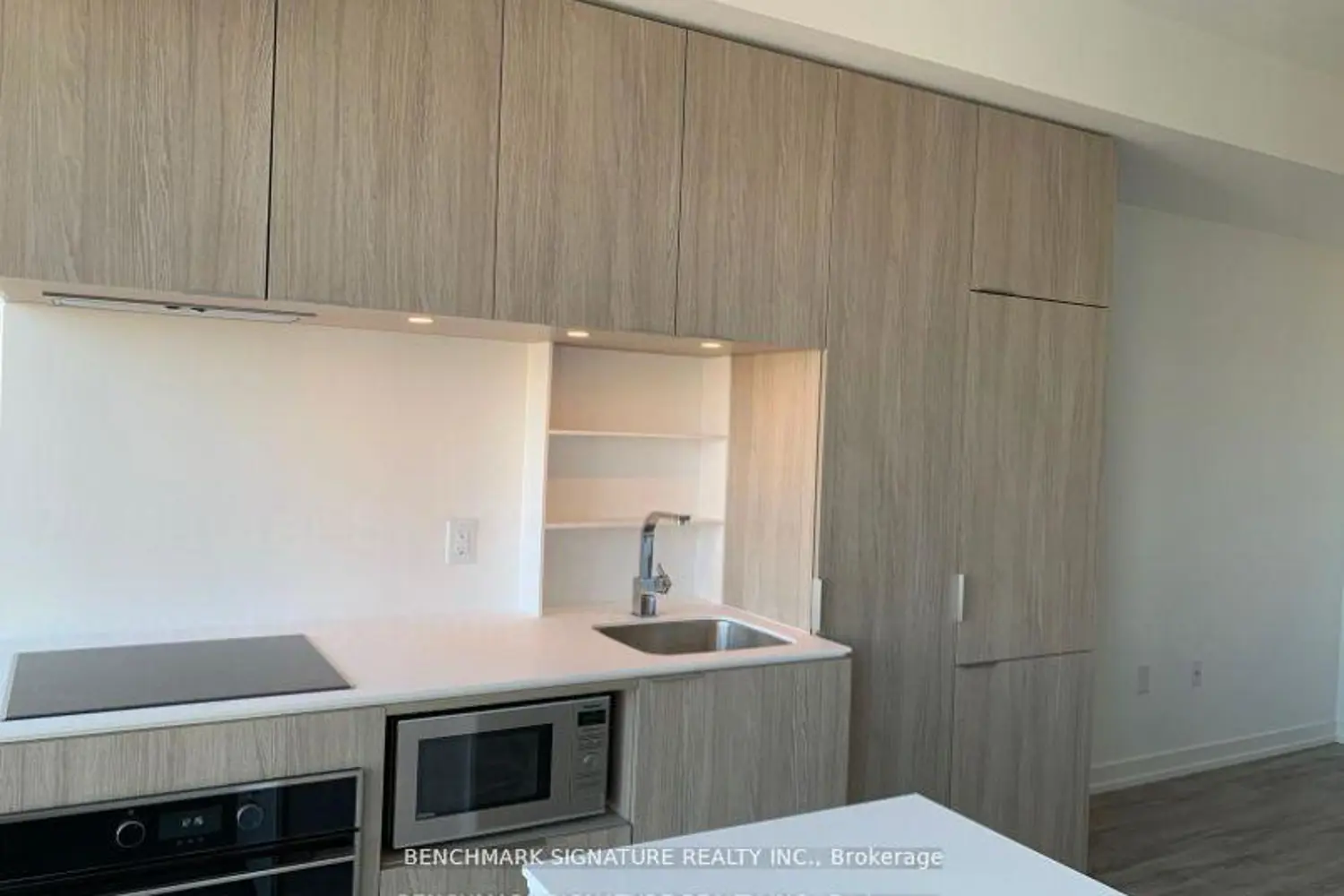 77 Shuter Street 2309