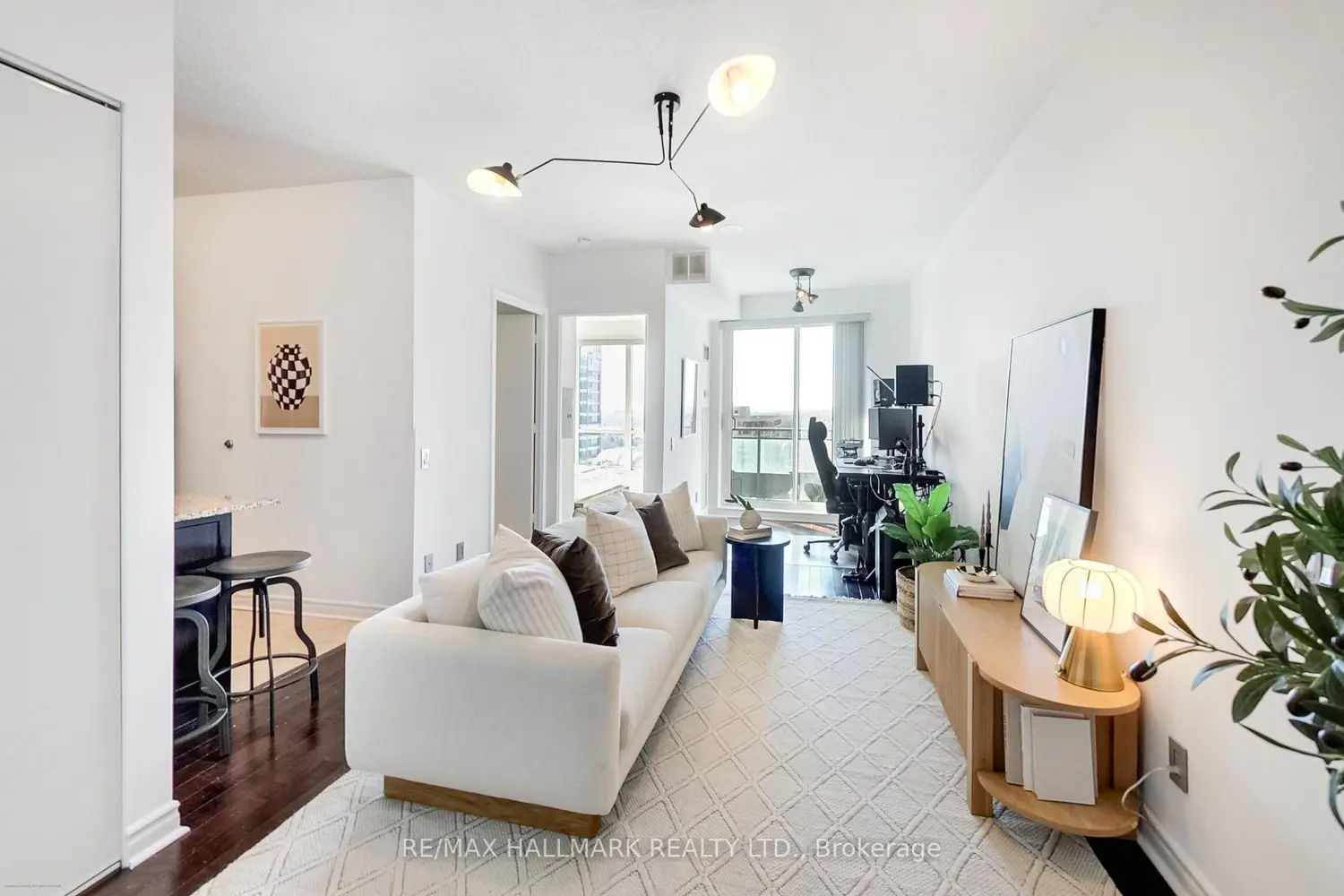 60 Byng Avenue 2001