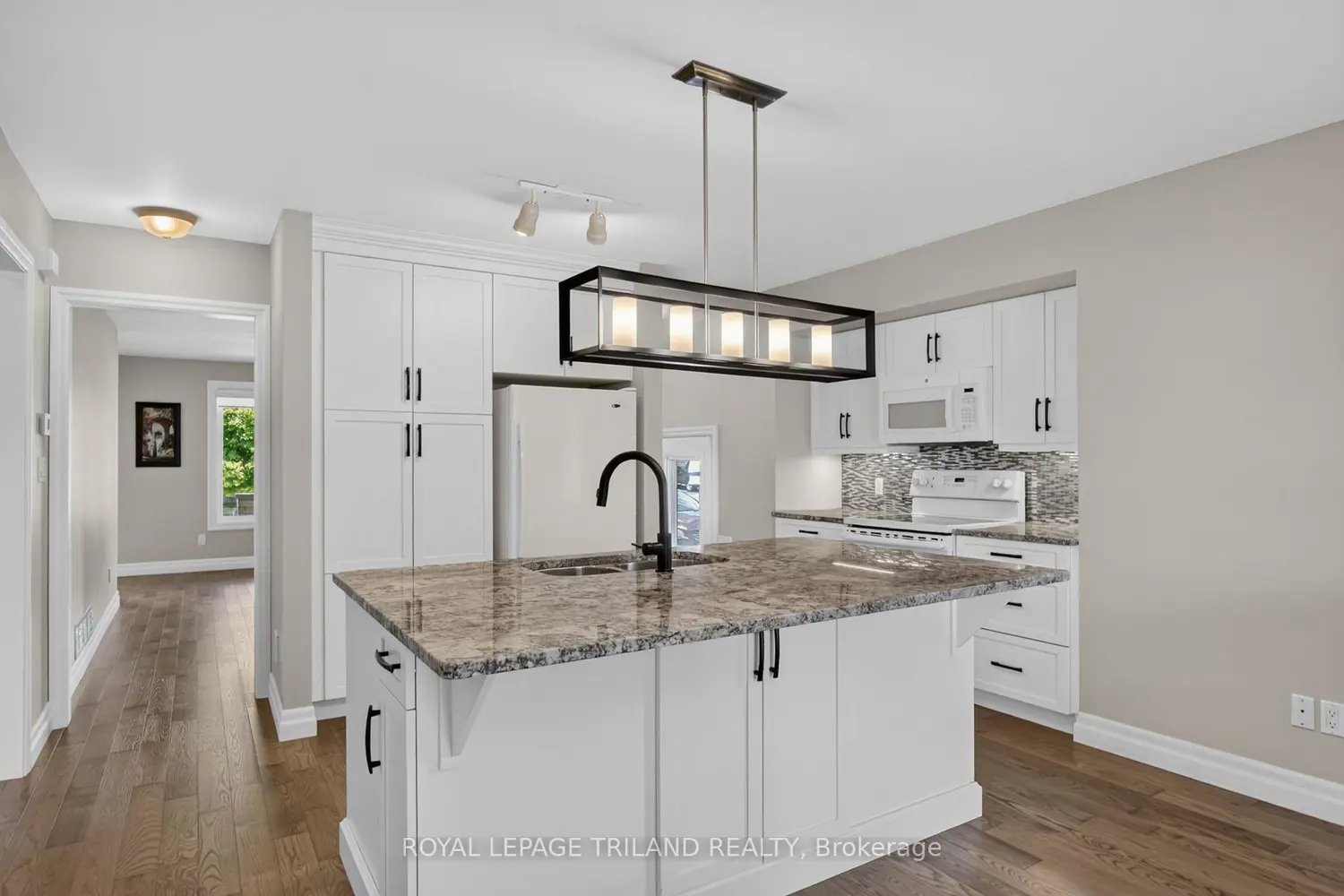 532 Highview Drive photo 3