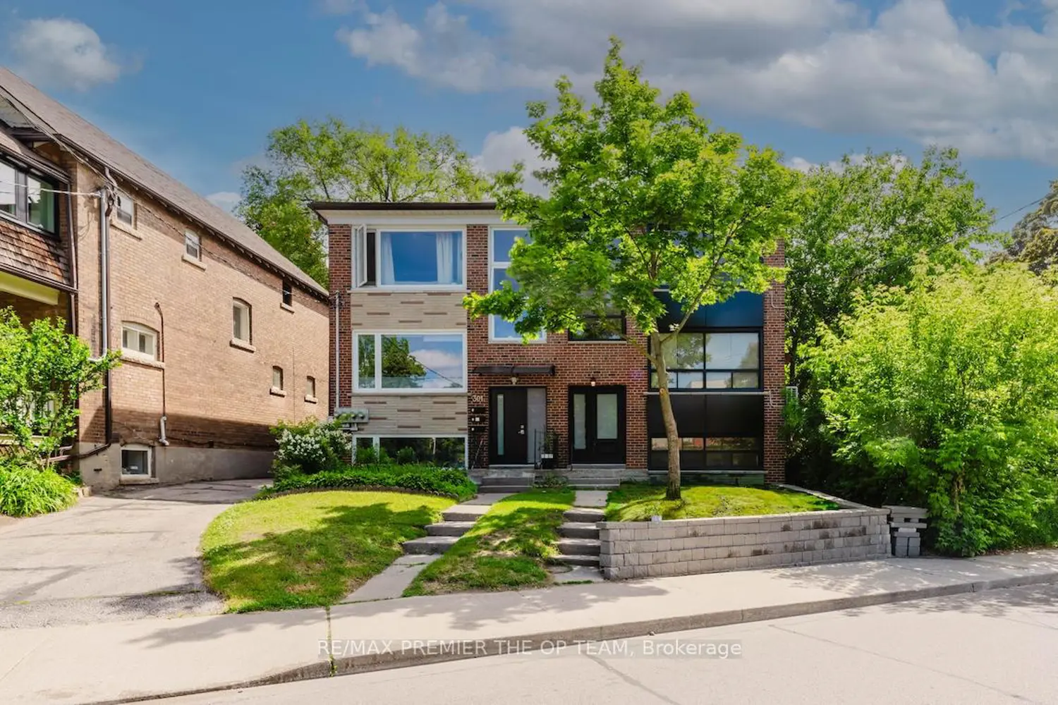 299 Quebec Avenue photo 2