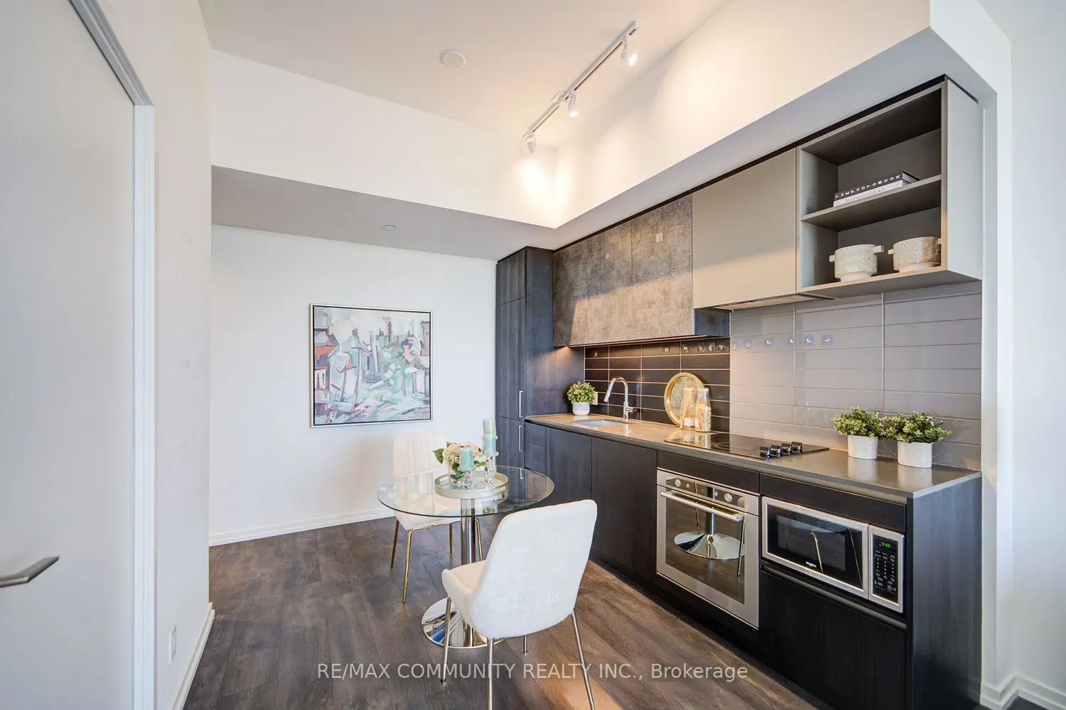 1000 Portage Parkway 1712
