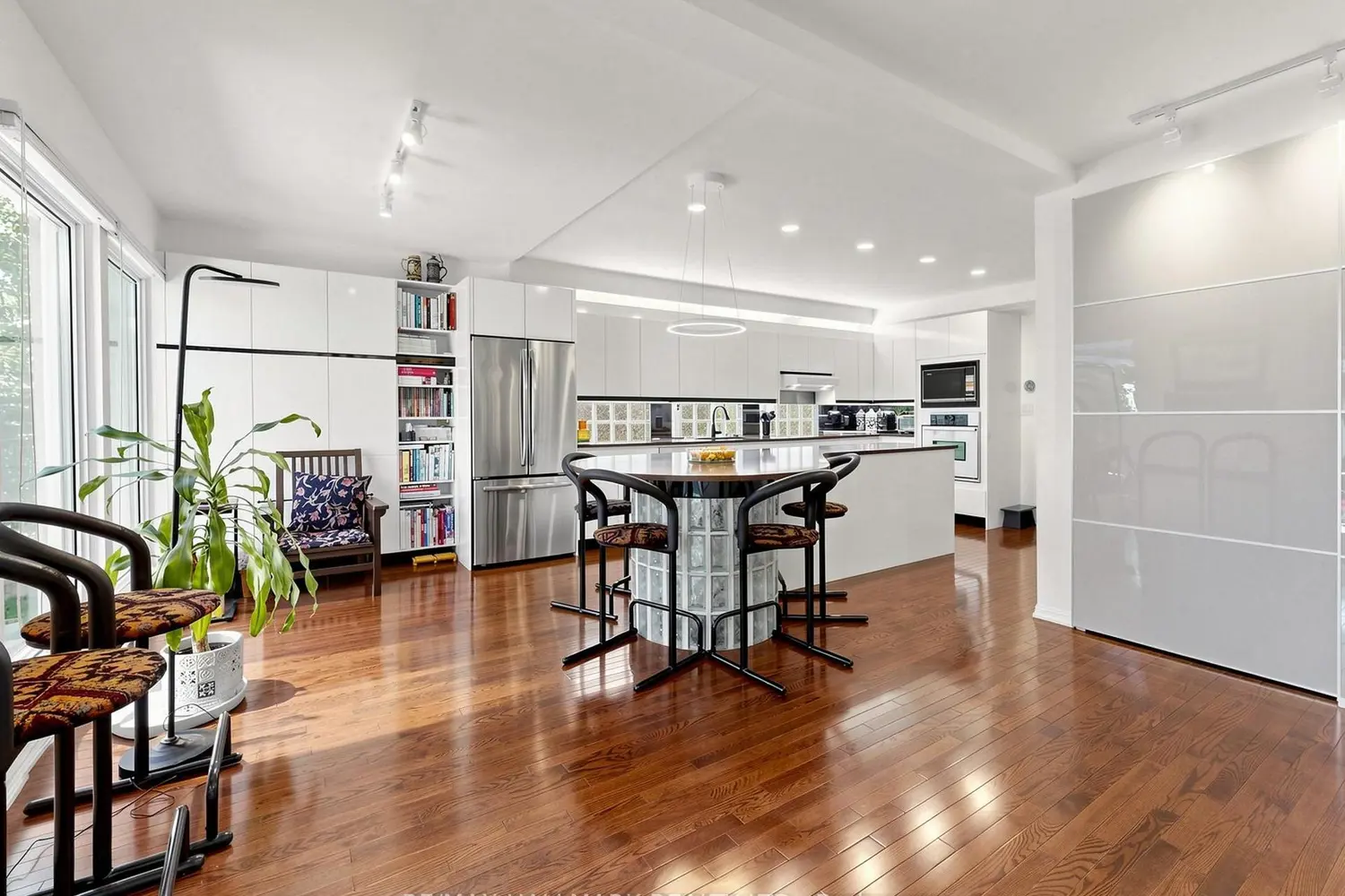 63 St Clements Avenue photo 3