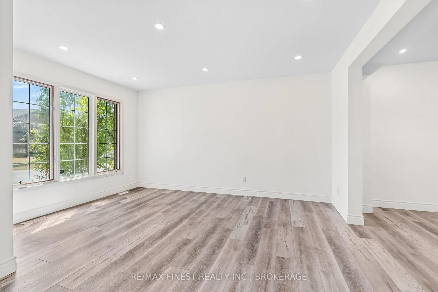 347 Kingsdale Avenue photo 4