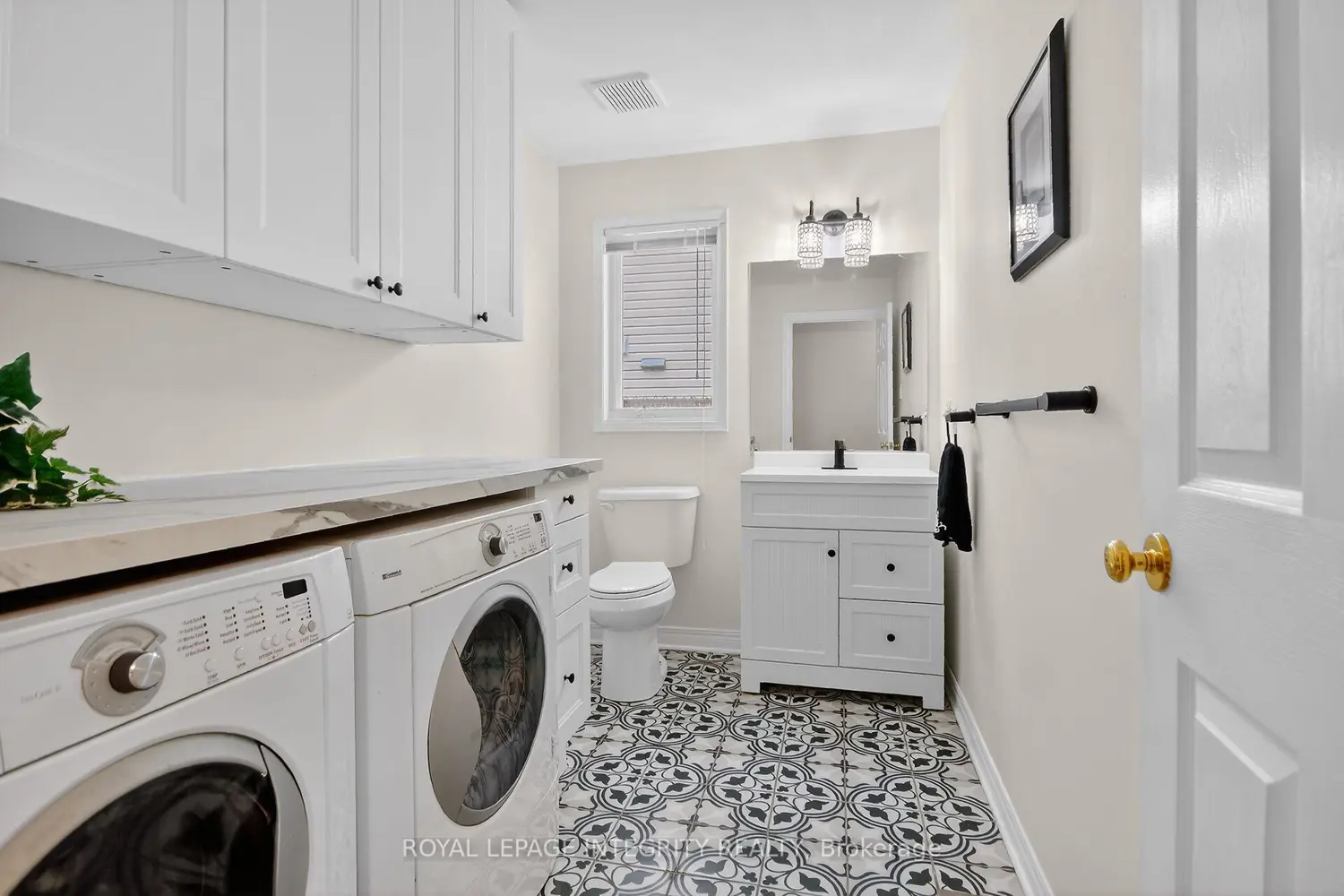 161 Longshire Circle photo 5