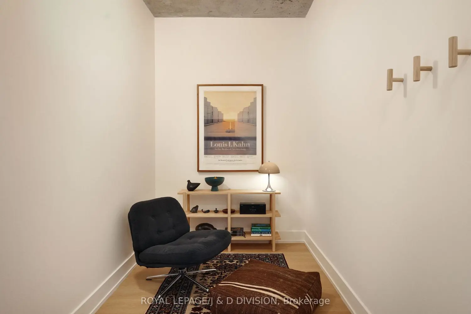 1239 Dundas Street 405 photo 4
