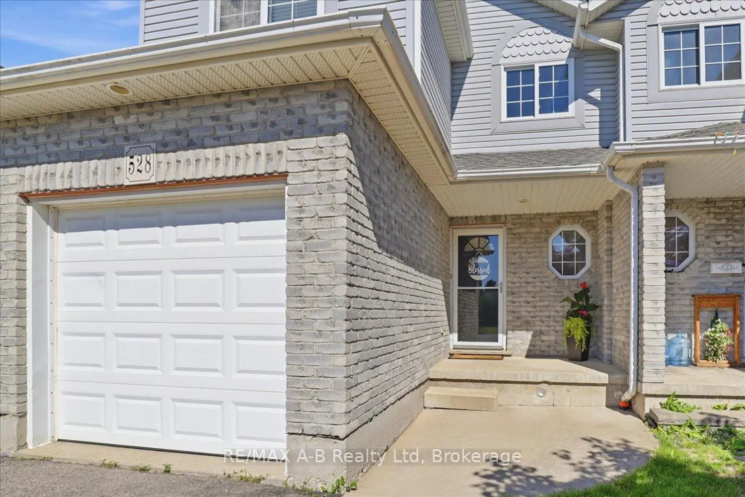 528 Nelson Street photo 4