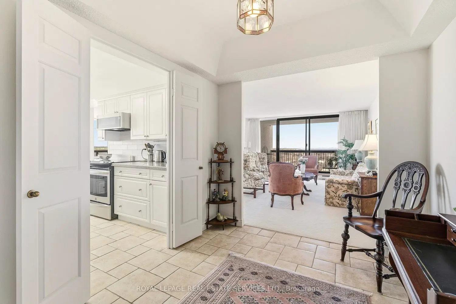 2180 Marine Drive 1602 photo 3