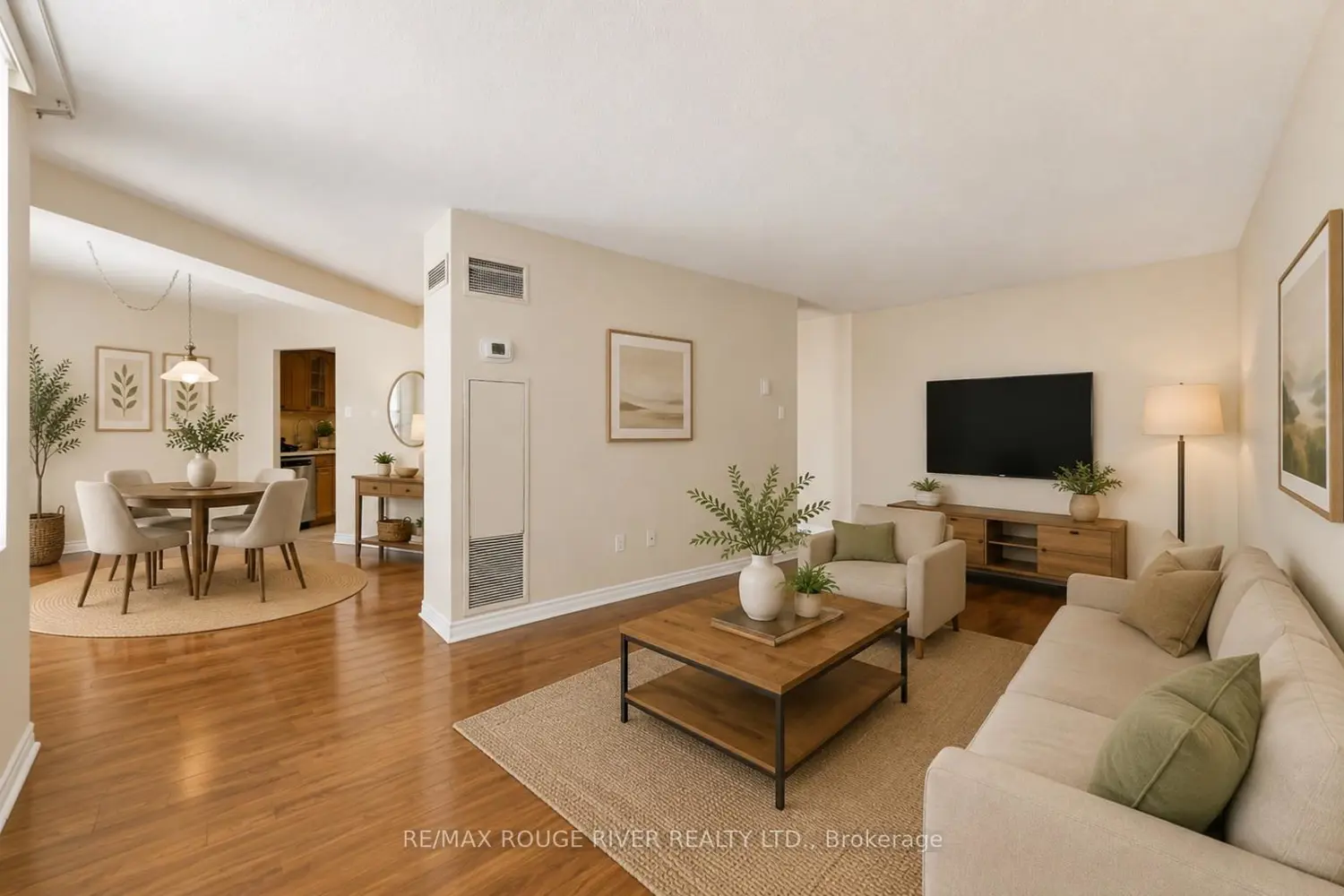 3650 Kaneff Crescent 1008 photo 3