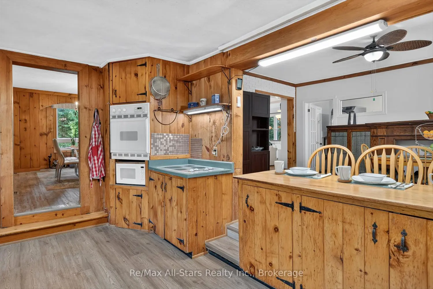 4077 Monck Road photo 4