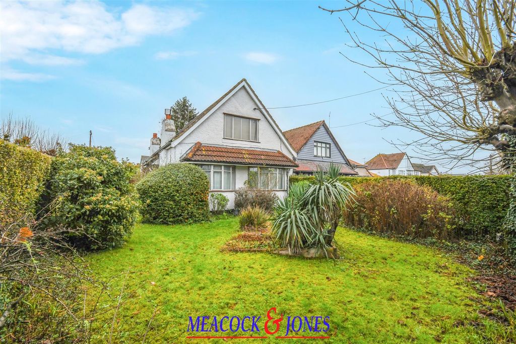 4 bed detached bungalow for saleMount Pleasant Avenue, Hutton, Brentwood CM13