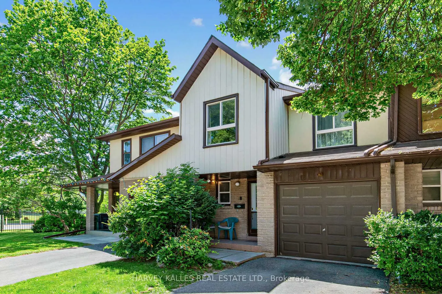 1180 Sandhurst Circle 2