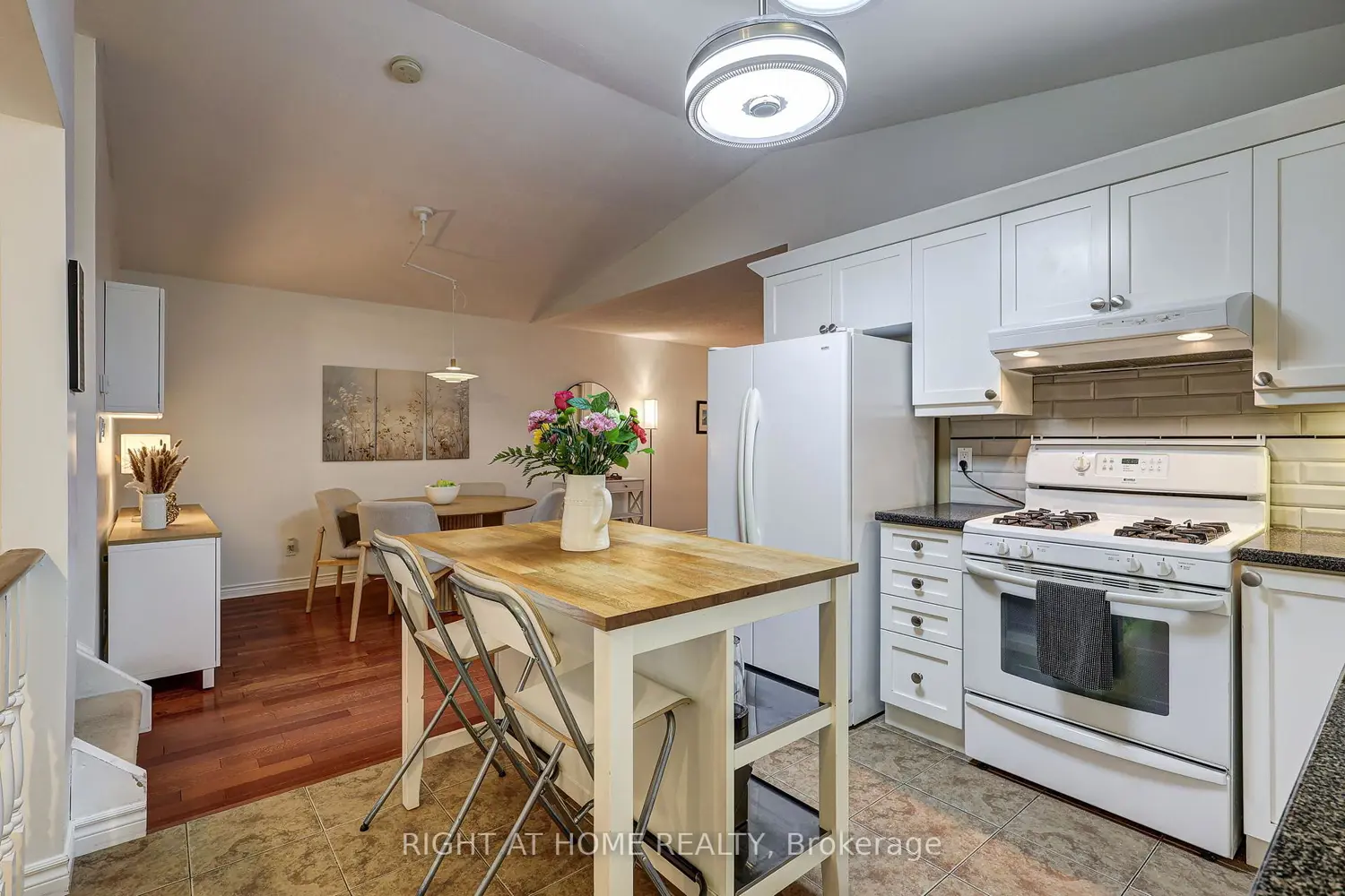 332 Brookhaven Place photo 5