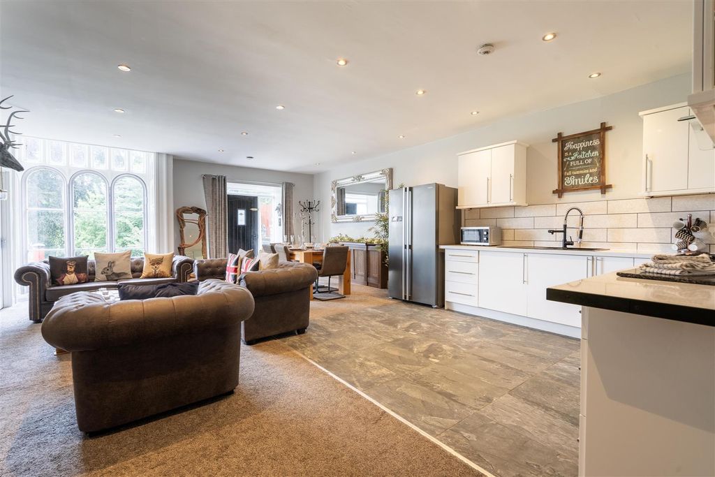 3 bed flat for saleThe Castle, Stanhope, Bishop Auckland DL13 photo 2
