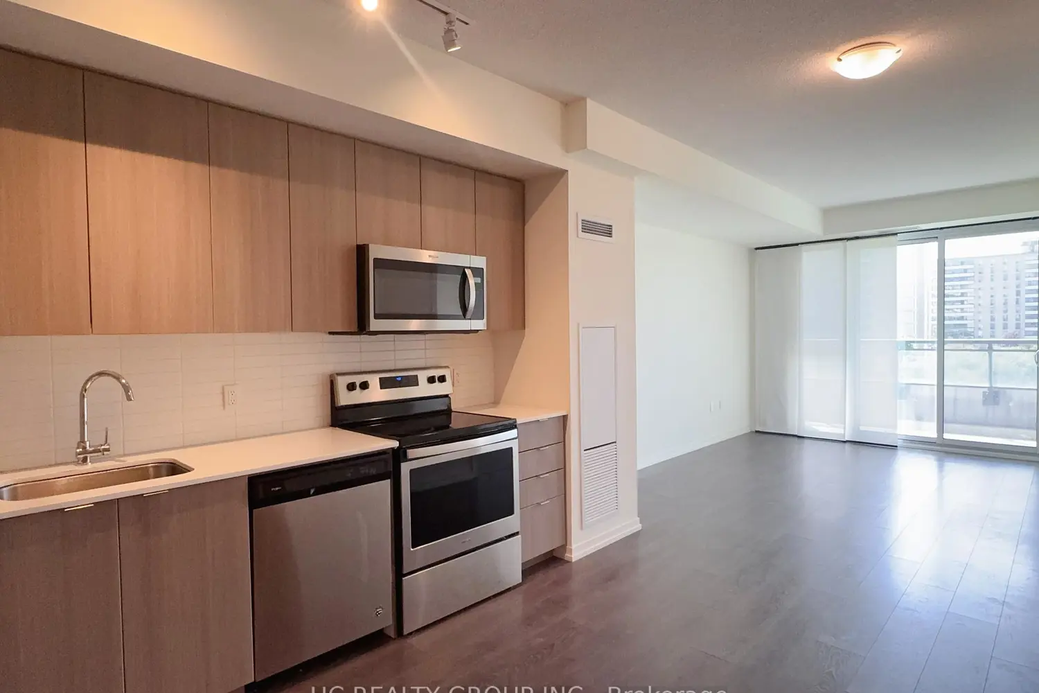 3237 Bayview Avenue 312 photo 3