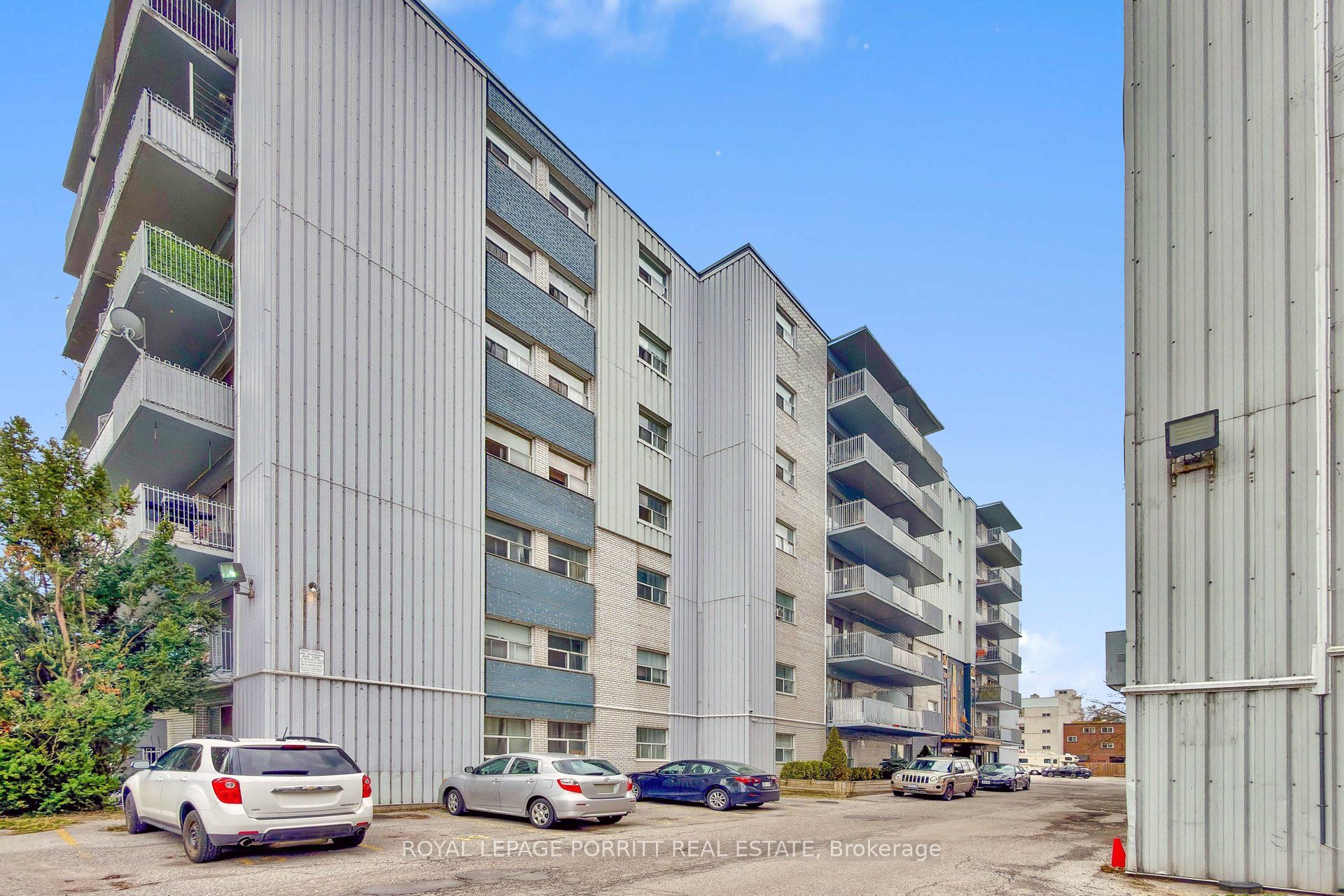 8-4 Superior Avenue, Toronto, ON, M8V 2M4