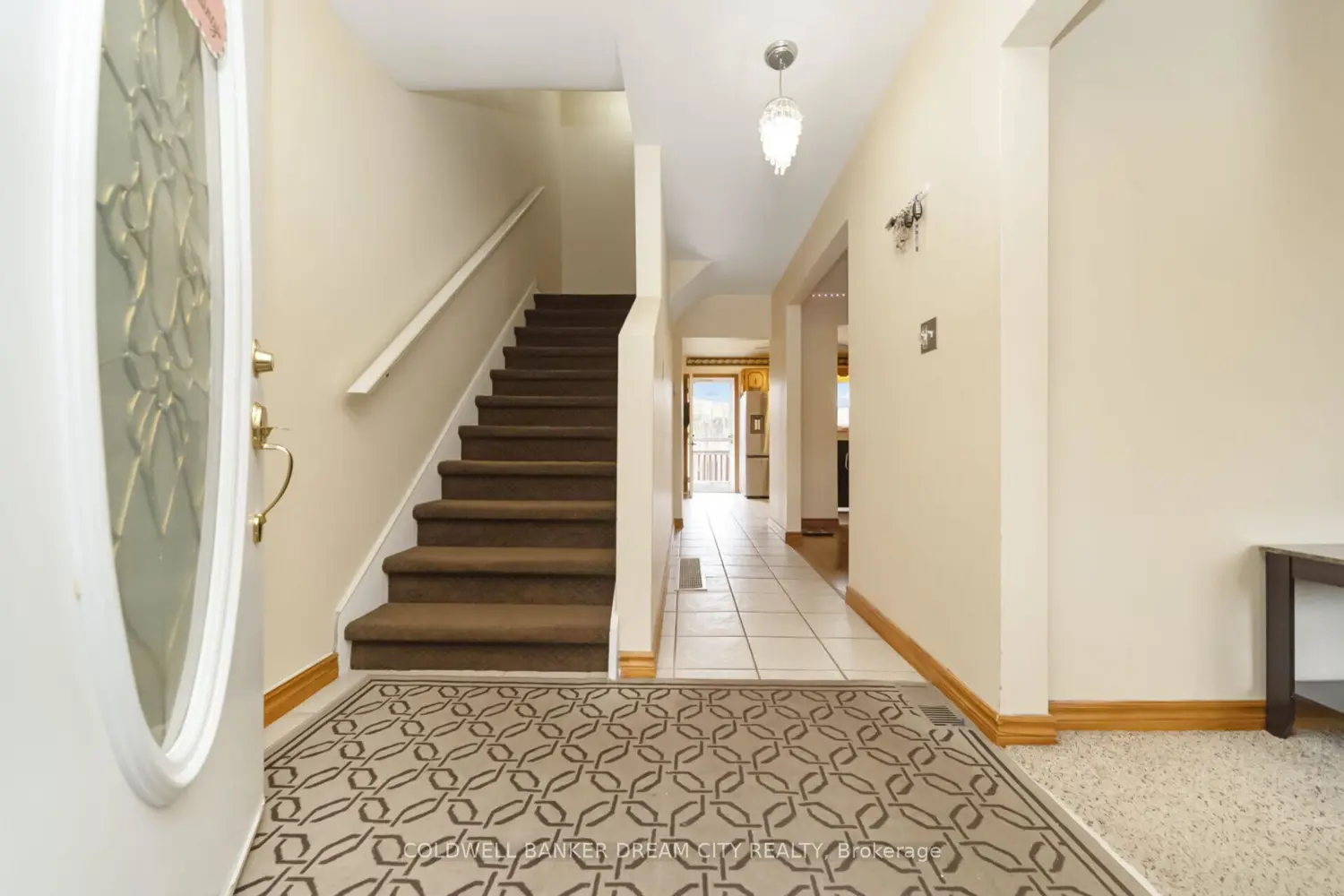 39 Reid Avenue photo 2