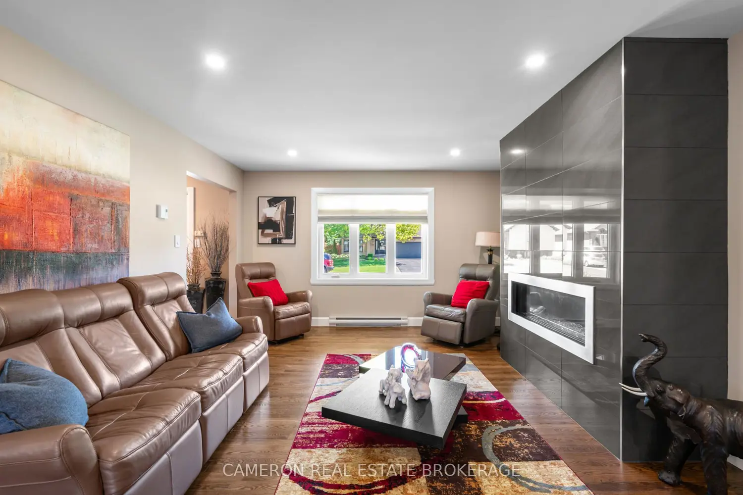 1368 Patricia Place photo 2