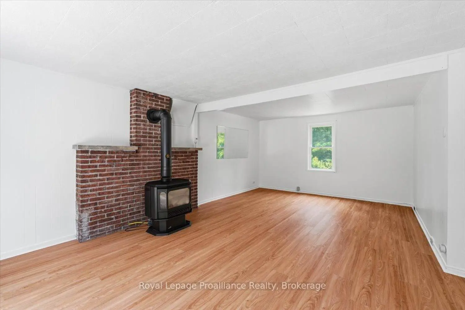 405 Elzevir Road photo 4