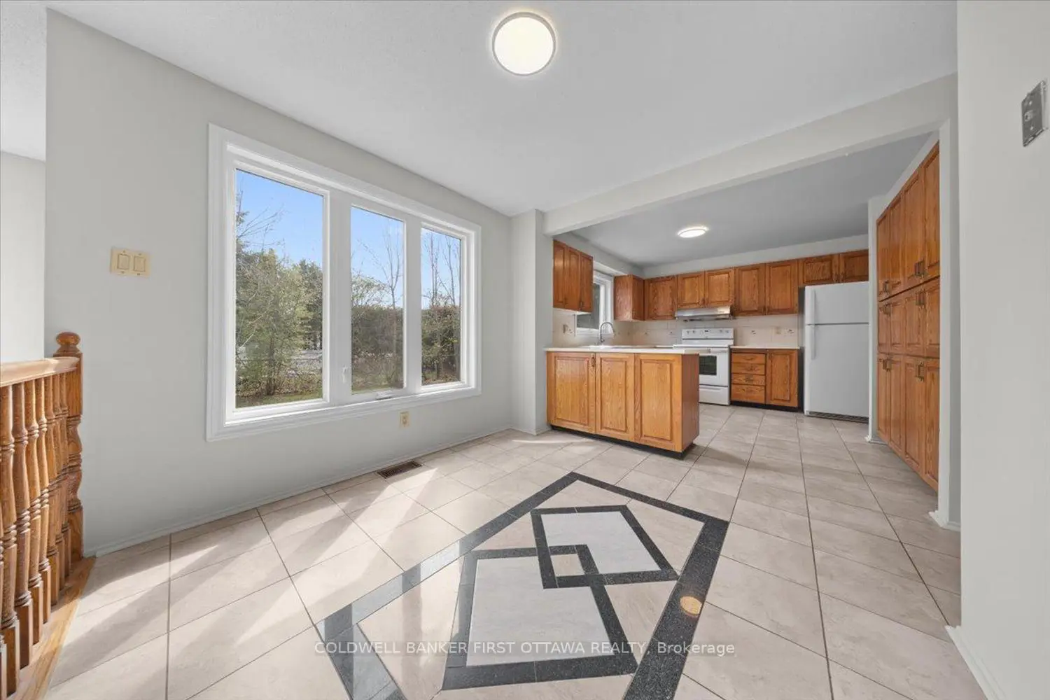 1841 Thistleleaf Crescent photo 5