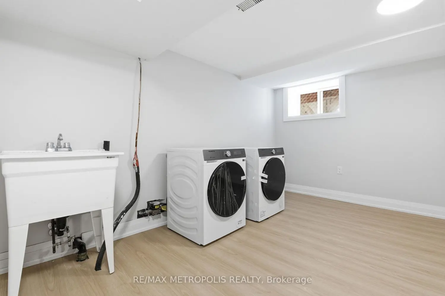 14 Mcroberts Avenue photo 2
