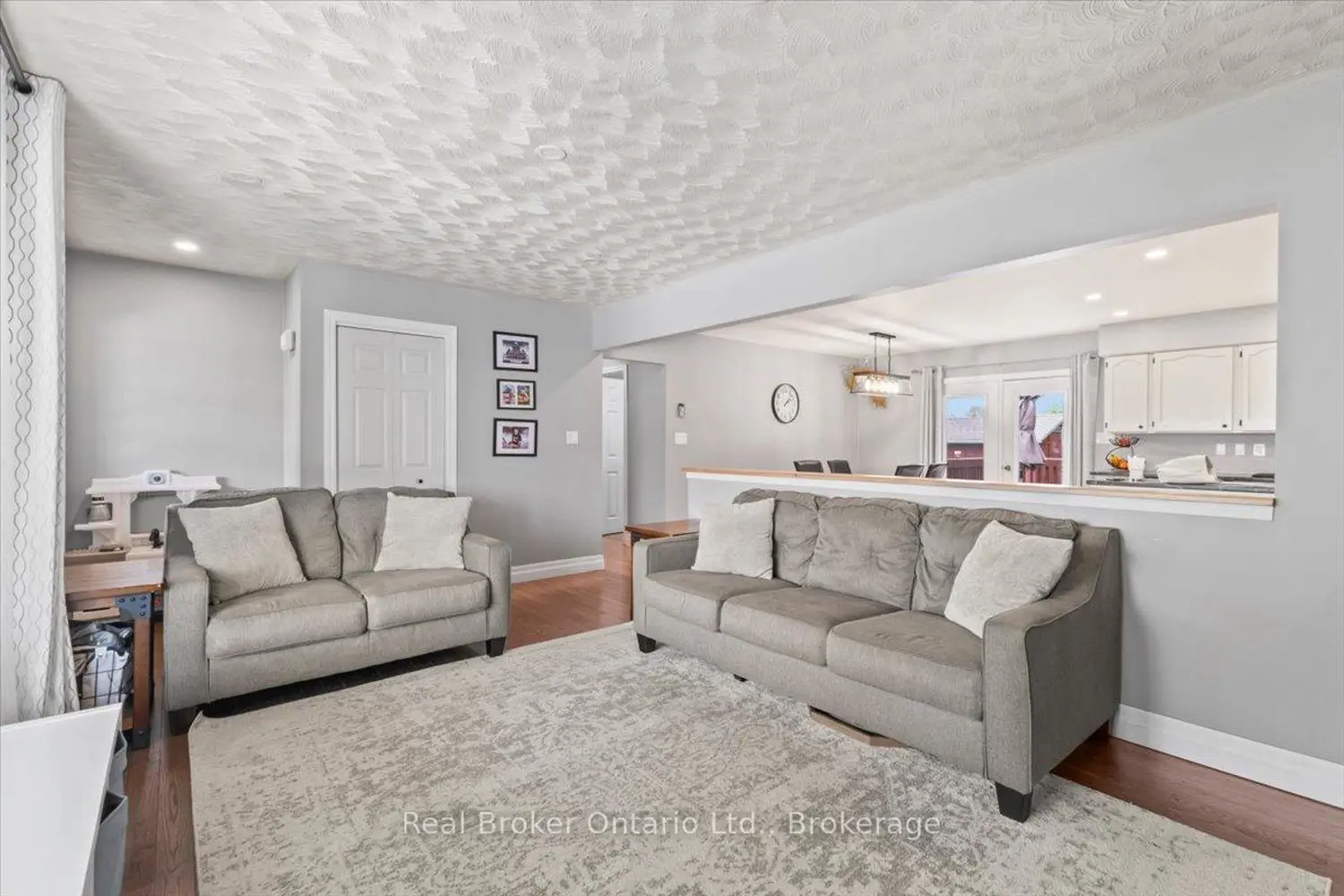 220 Forler Street photo 4