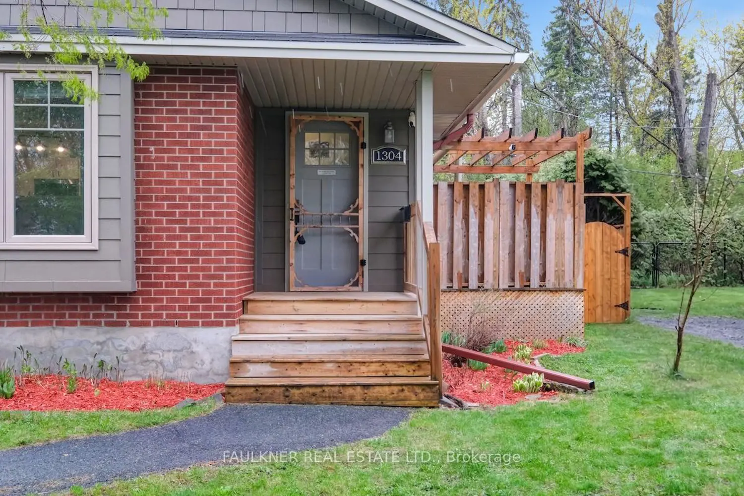 1304 Adirondack Drive photo 2