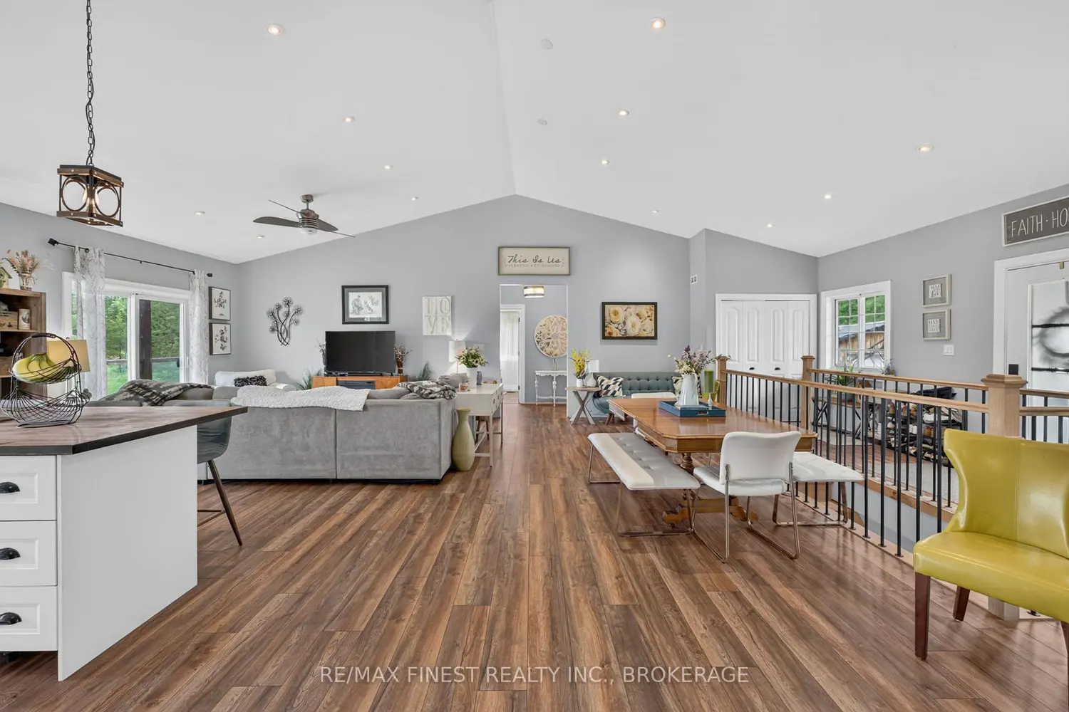689 Glennelm Road photo 5