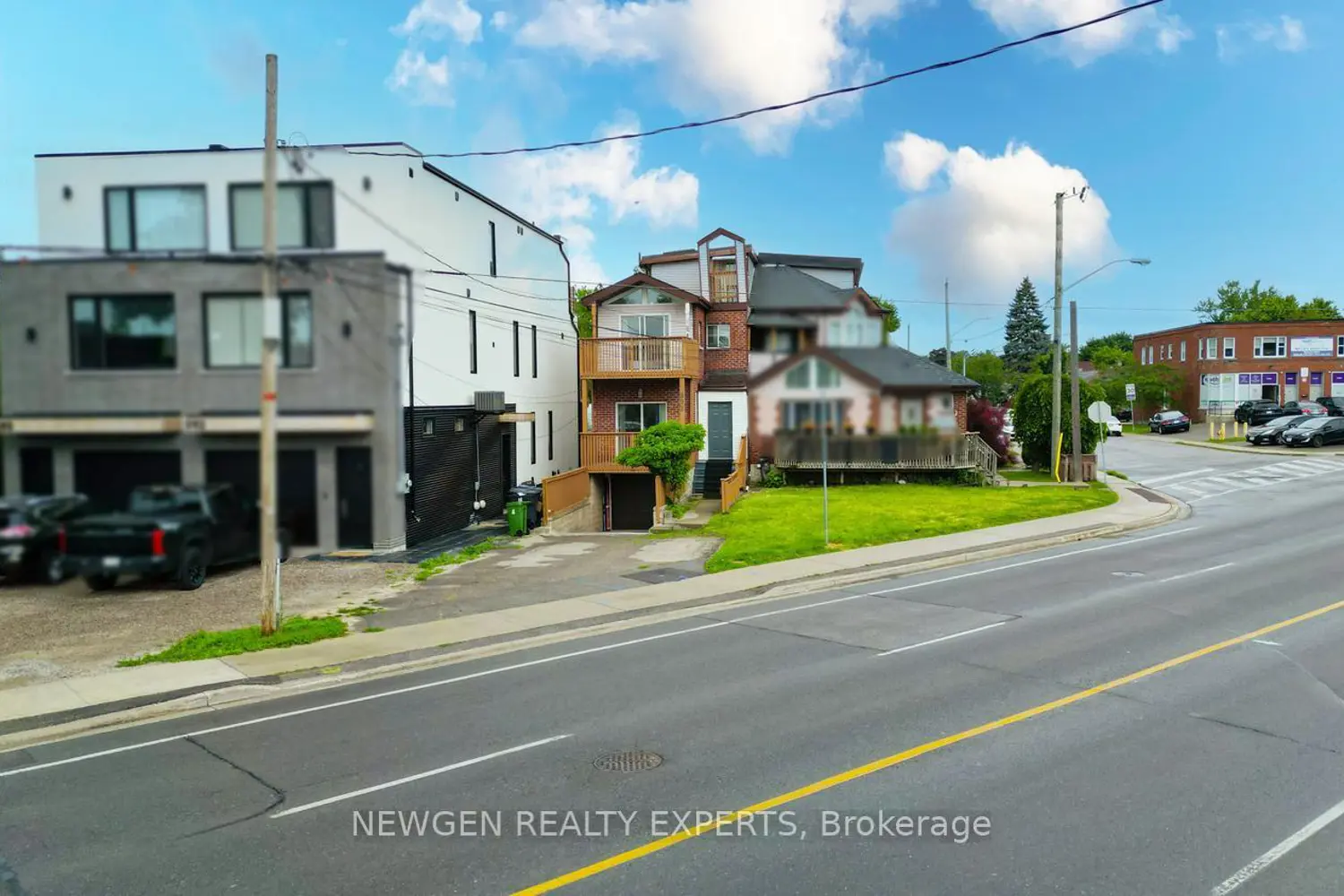 592A Danforth Road photo 2