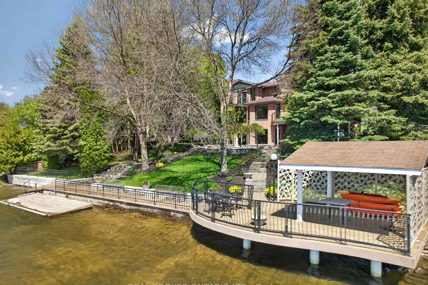 867 Admiral Drive photo 2